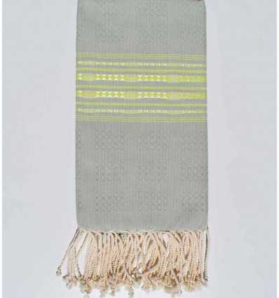 Fouta thalasso vert céladon pale avec motifs chartreuse