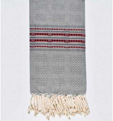 Fouta thalasso gris avec motifs rouge et bleu nuit