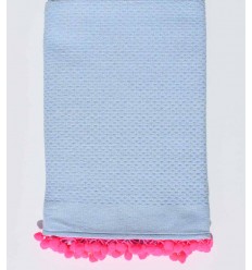 Fouta en nid d'abeille unie bleu clair avec pompons rose fluo Fouta Tunisia - 1