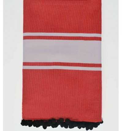 Fouta rouge avec pompons