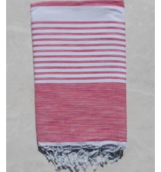 Jeté couleur rose avec rayures 