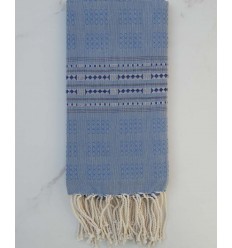 Fouta thalasso bleu avec motifs bleu foncé 