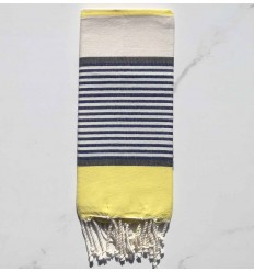 Enfant jaune, ardoise, bleu foncé et blanc cassé 