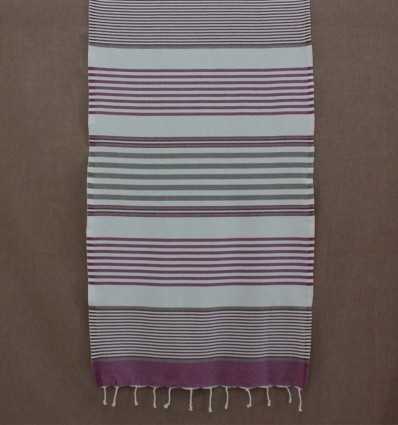 Enfant mauve, bordeaux, taupe et blanc 