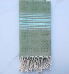 Fouta thalasso vert avec motifs turquoise 