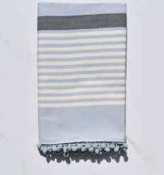 Fouta blanc crème, gris et bleu charrette avec pompons 