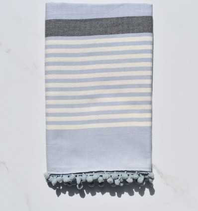 Fouta blanc crème, gris et bleuè charrette avec pompons