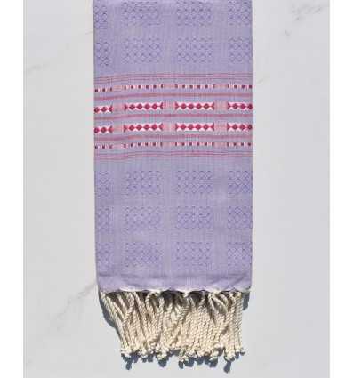 Fouta thalasso mauve clair avec motifs magenta foncé